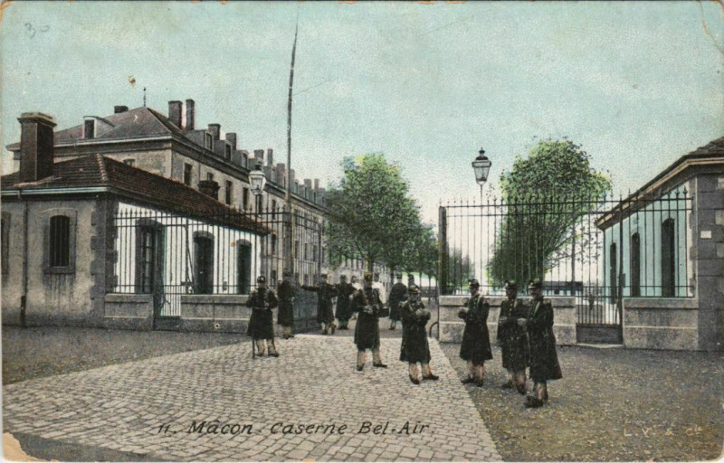 Carte postale ancienne Macon Caserne Bel-Air
