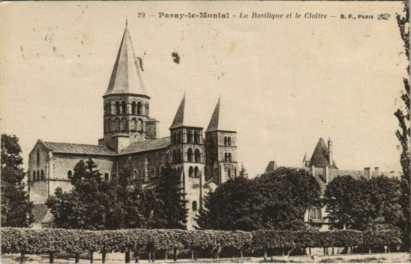 Carte postale ancienne Paray-le-Monial La Basilique et le Cloitre à Paray-le-Monial