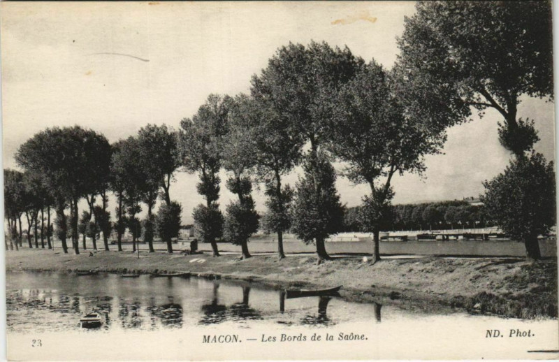 Carte postale ancienne Macon Les Bords de la Saone
