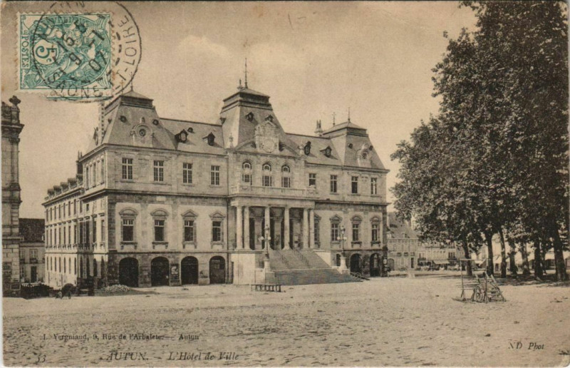 Carte postale ancienne Autun L'Hotel de Ville à Autun