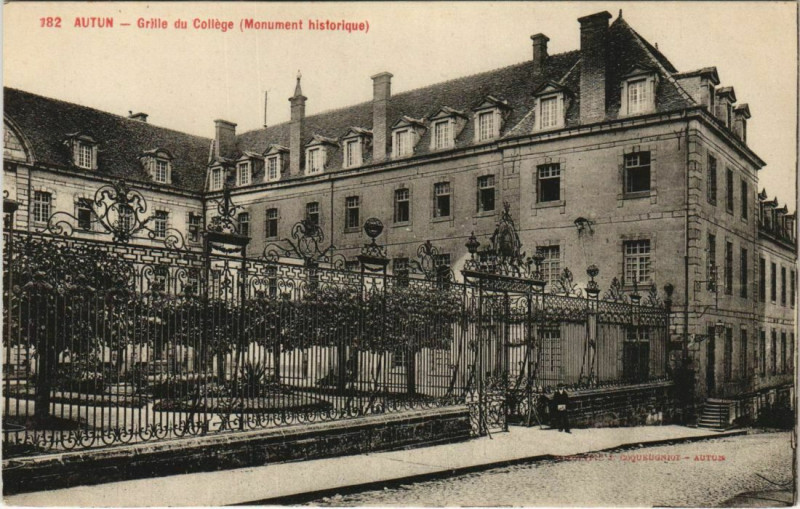 Carte postale ancienne Autun Grille du College à Autun