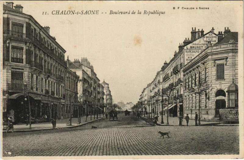 Carte postale ancienne Chalon-sur-Saone Boulevard de la Republique