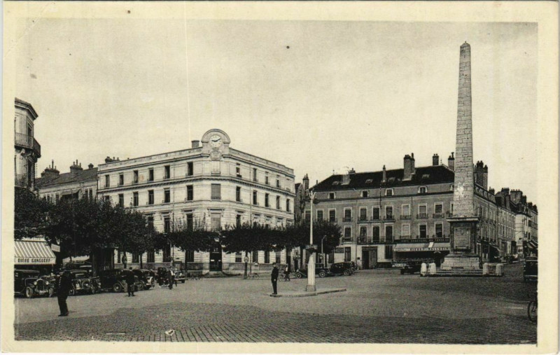 Carte postale ancienne Chalon-sur-Saone Place de l'Obelisque - Hotel des Postes