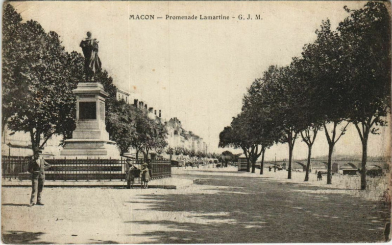 Carte postale ancienne Macon Promenade Lamartine
