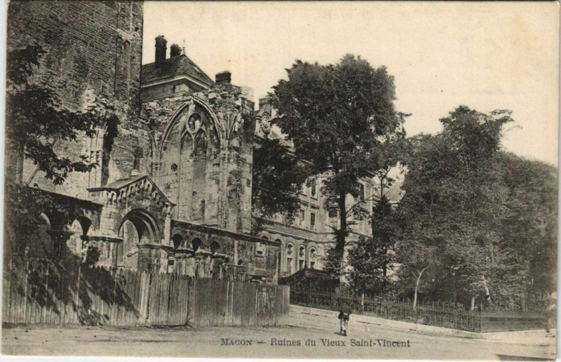 Carte postale ancienne Macon Ruines du Vieux Saint-Vincent