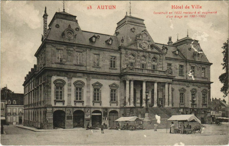 Carte postale ancienne Autun Hotel de Ville à Autun