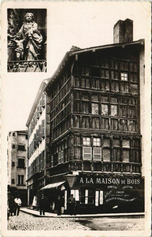 Carte postale ancienne Macon Maison de Bois
