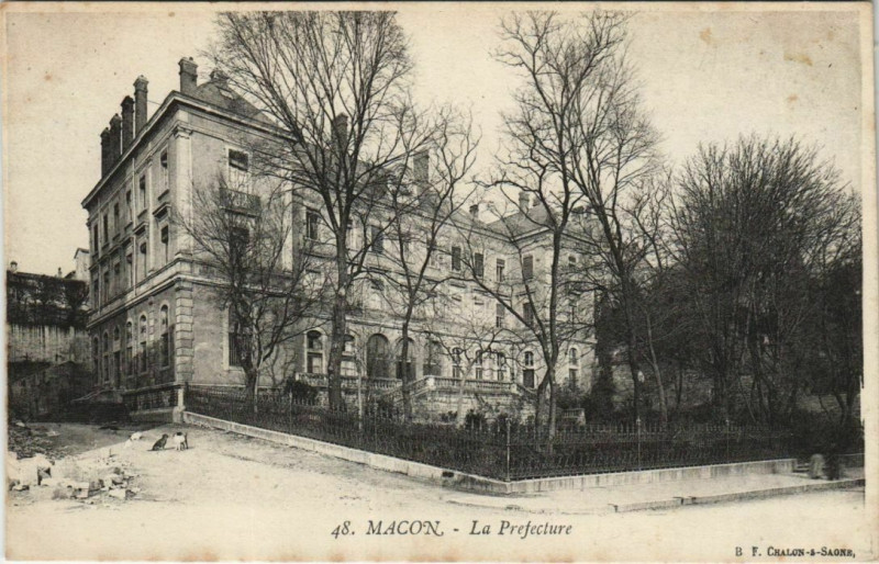 Carte postale ancienne Macon La Prefecture