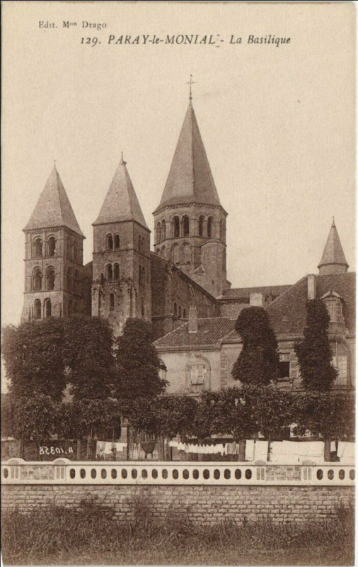 Carte postale ancienne Paray-le-Monial La Basilique à Paray-le-Monial