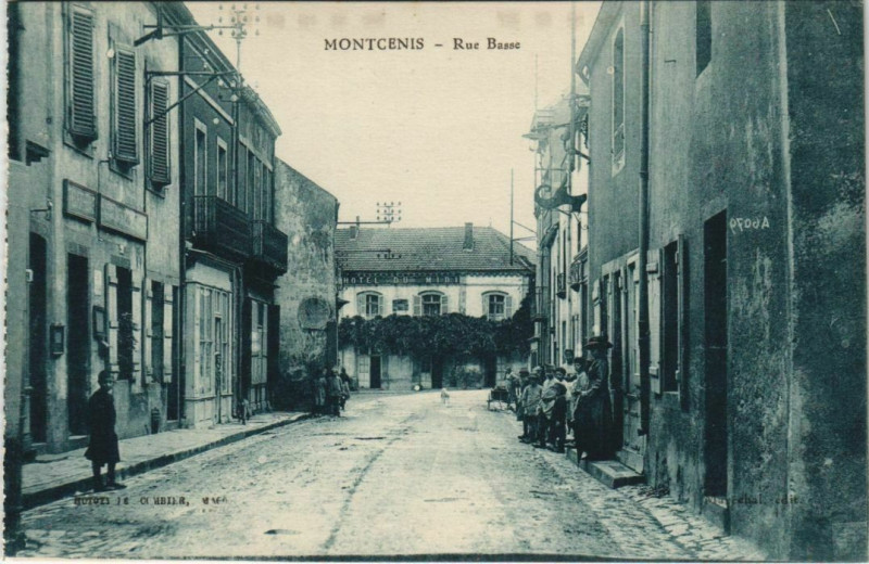 Carte postale ancienne Montcenis Rue Basse à Mont