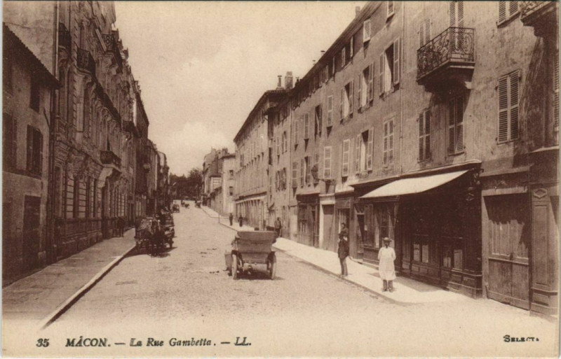 Carte postale ancienne Macon La Rue Gambetta