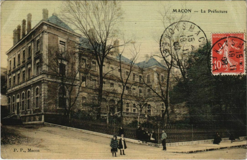 Carte postale ancienne Macon La Prefecture