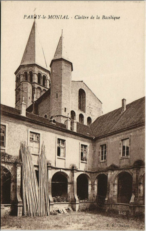 Carte postale ancienne Paray-le-Monial Cloitre de la Basilique à Paray-le-Monial