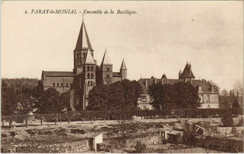 Carte postale ancienne Paray-le-Monial Ensemble de la Basilique à Paray-le-Monial