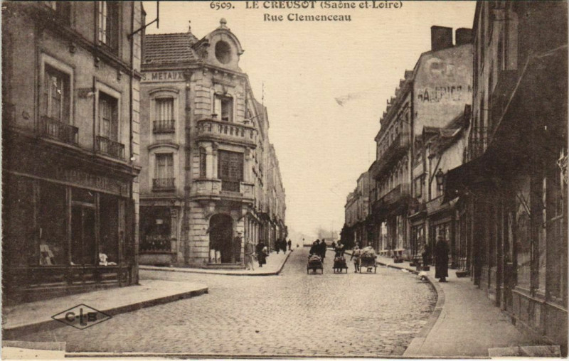 Carte postale ancienne Le Creusot Rue Clemenceau au Creusot