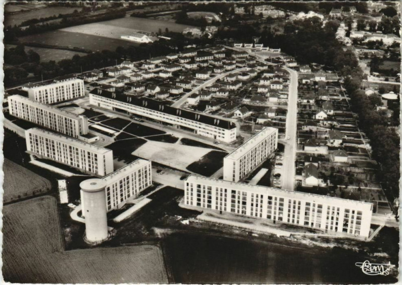 Carte postale ancienne Senlis Cite du Val d'Aunette à Senlis