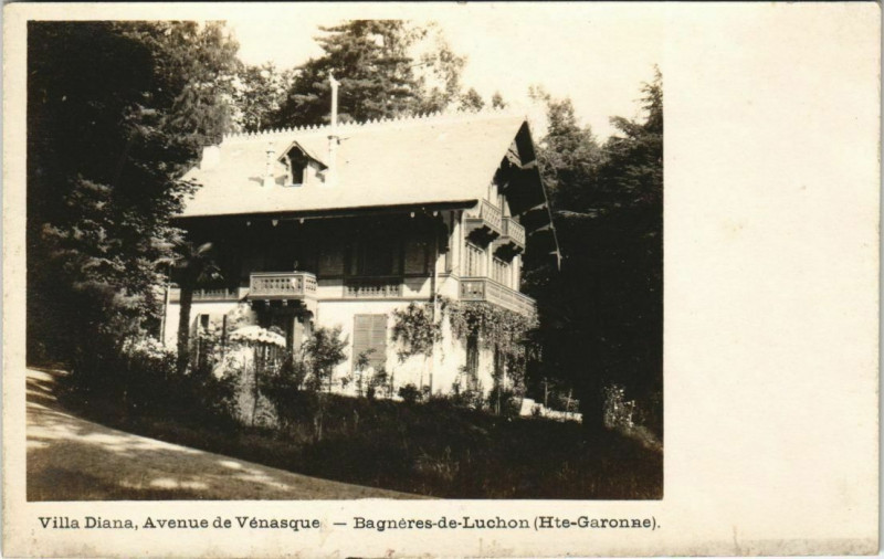 Carte postale ancienne Carte photo Bagneres-de-Luchon Avenue de Vénasque Villa Diana à Bagnères-de-Luchon