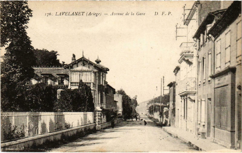 Carte postale ancienne Lavelanet Avenue de la Gare Ariege à Lavelanet