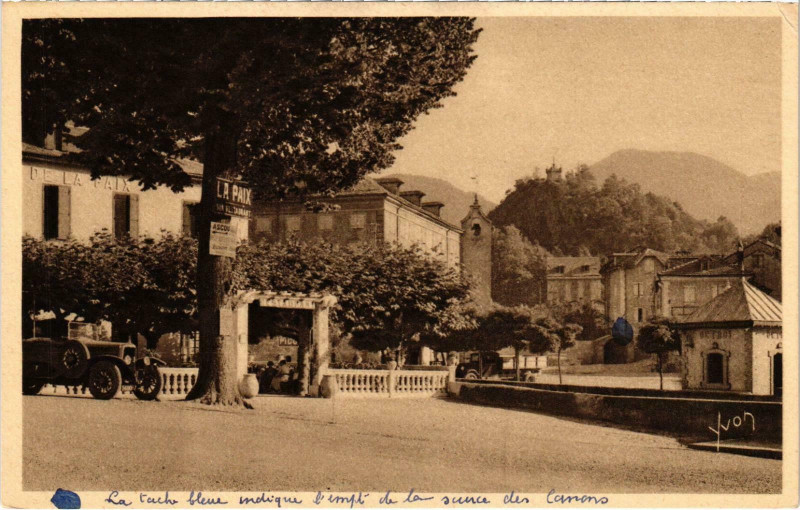 Carte postale ancienne Ax-les-Thermes Place du Breilh Ariege à Ax-les-Thermes