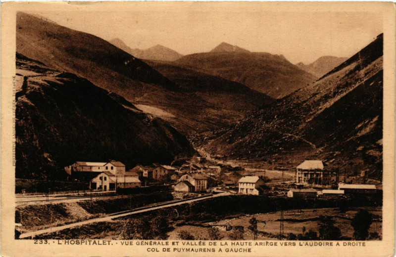 Carte postale ancienne L'Hospitalet - Vue générale et Vallée dela Haute Airege Vers ..