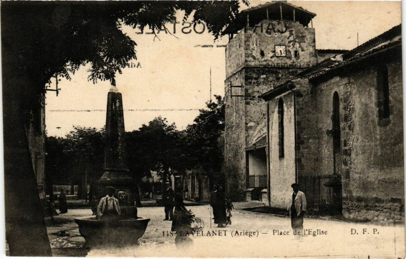 Carte postale ancienne Lelanet (Ariege) - Place de l'Eglise