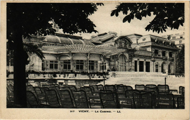 Carte postale ancienne Vichy - Le Casino