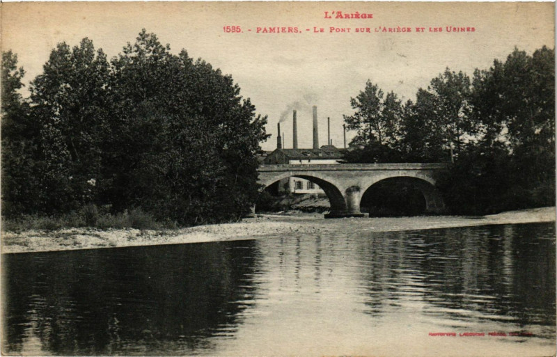 Carte postale ancienne L'Ariege - Pamiers - Le Pont sur d'Ariege et les Usines à Pamiers