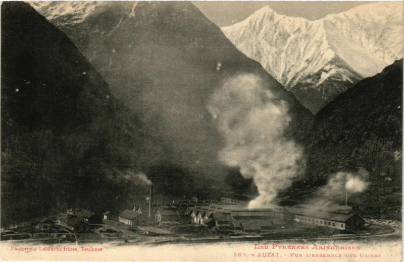 Carte postale ancienne Les Pyrénées - Ariegeoises - Auzai - Vue d'ensemble des Usines
