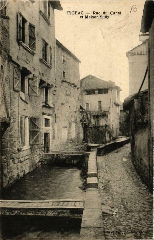 Carte postale ancienne Figeac Rue du Canal et Maison Sully à Figeac