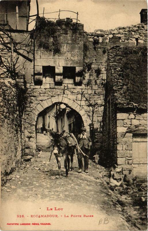 Carte postale ancienne Rocamadour La Porte Basse à Rocamadour