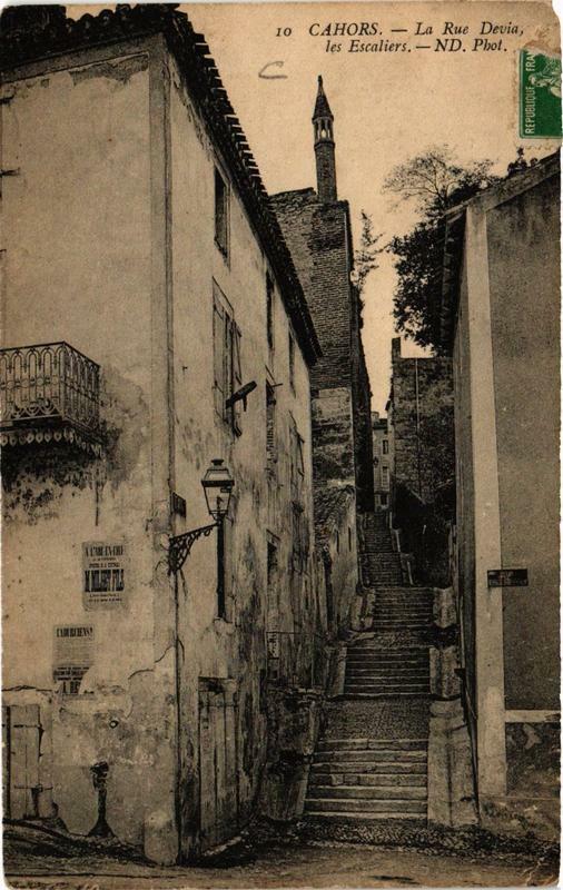 Carte postale ancienne Cahors La Rue Devia les Escaliers à Cahors