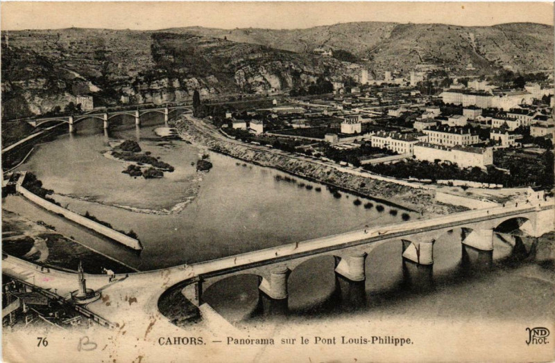 Carte postale ancienne Cahors Panorama sur le Pont Louis-Philippe à Cahors