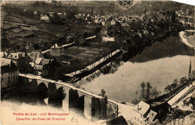 Carte postale ancienne Entraygues Quartier du Pont de Truyere