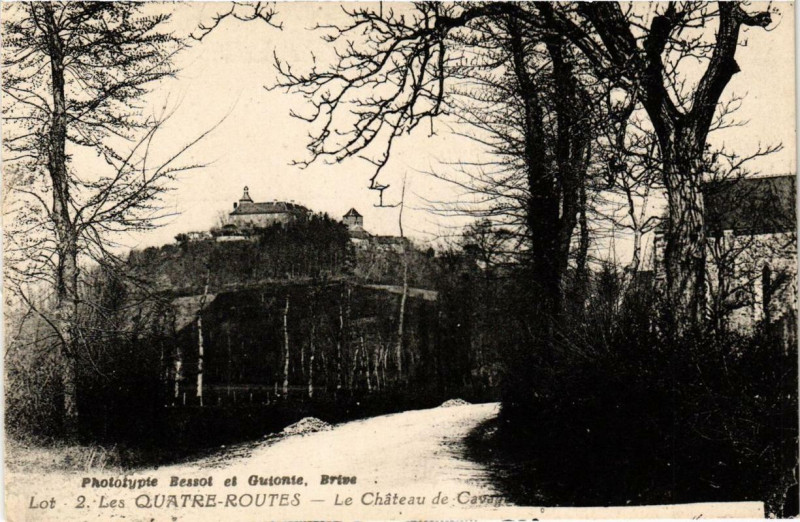 Carte postale ancienne Les Quatre-Routes Le Chateau