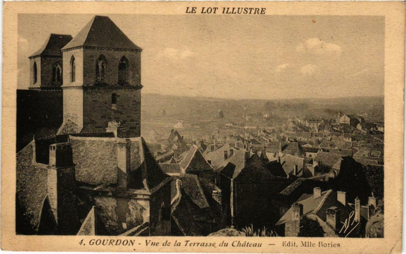 Carte postale ancienne Gourdon Vue de la Terrasse du Chateau à Gourdon