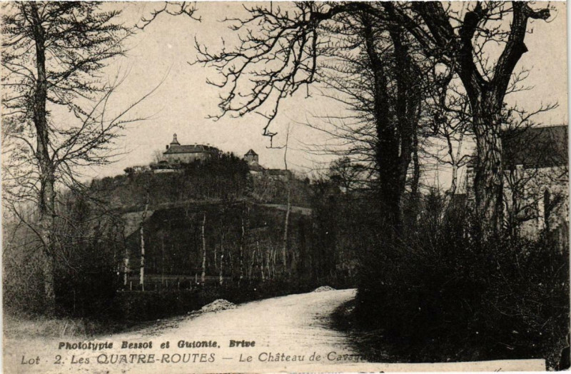 Carte postale ancienne Les Quatre-Routes Le Chateau