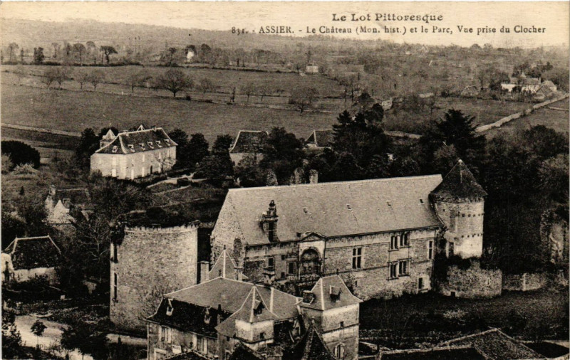 Carte postale ancienne Assier - Le Chateau et le Parc Vue prise du Clocher à Assier