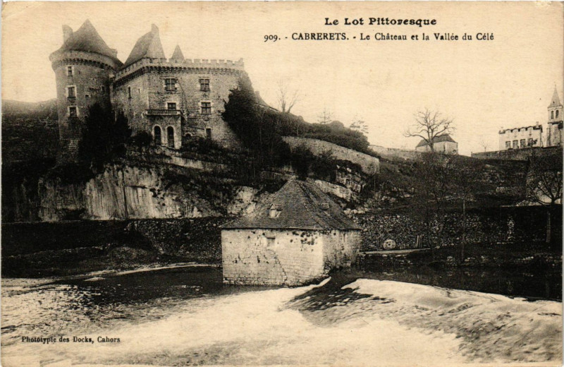 Carte postale ancienne Cabrerets - Le Chateau et le Vallée du Cele à Cabrerets