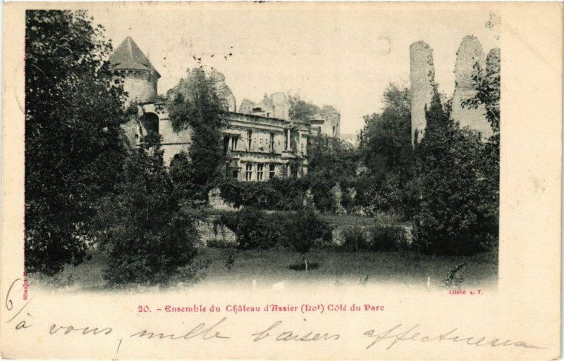 Carte postale ancienne Ensemble du Chateau d'Assier Cote du Parc à Assier