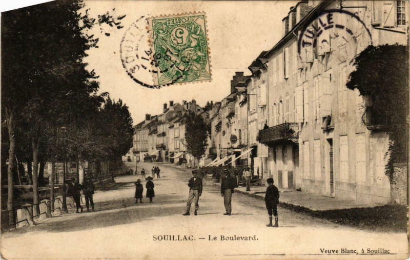 Carte postale ancienne Souillac Le Boulevard à Souillac