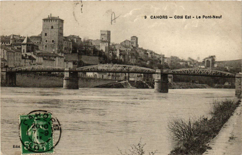 Carte postale ancienne Cahors - Cote Est - Le Pont-Neuf à Cahors