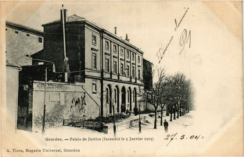 Carte postale ancienne Gourdou - Palais de Justice (Incendie le 5 Janvier 1903)