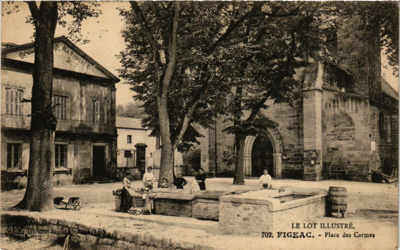 Carte postale ancienne Figeac - Place des Carmes à Figeac