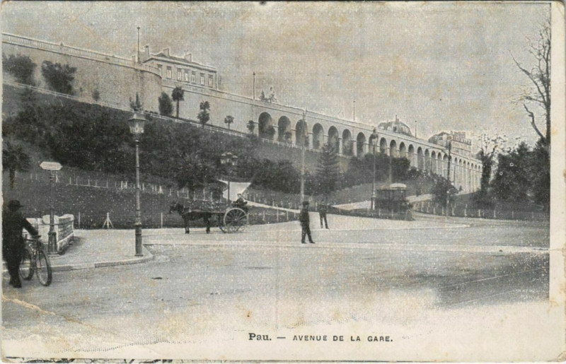 Carte postale ancienne Pau Avenue de la Gare France à Pau