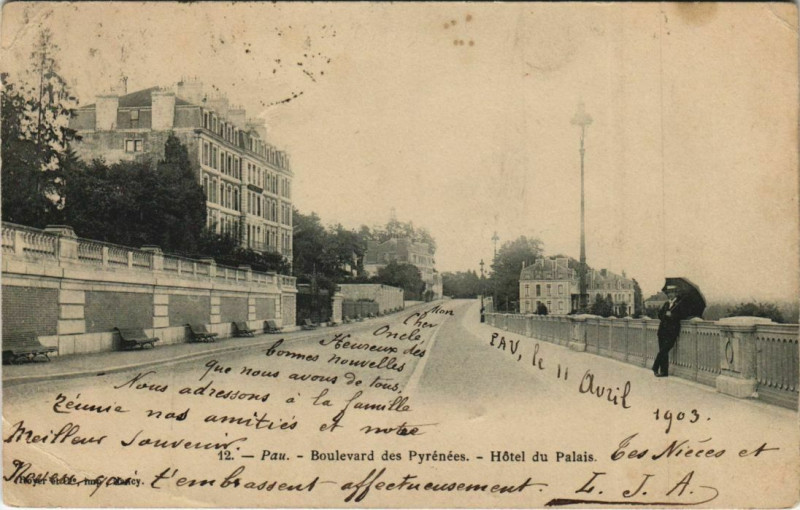 Carte postale ancienne Pau Boulevard des Pyrenees ,Hotel du Palais France à Pau