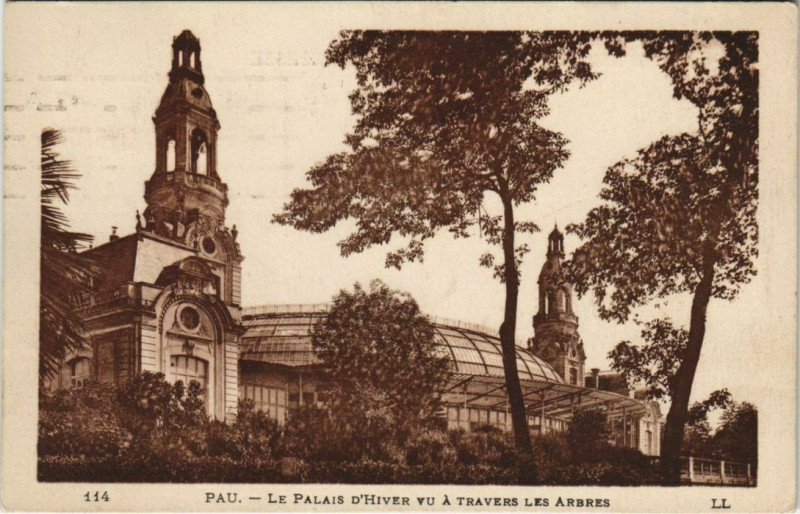 Carte postale ancienne Pau Palais d'Hiver vu a travers les Arbres France à Pau