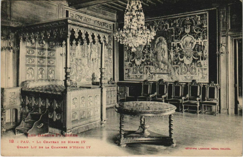 Carte postale ancienne Pau Chateau Henri Iv ,grand lit de la Chambre d'Henri Iv France à Pau