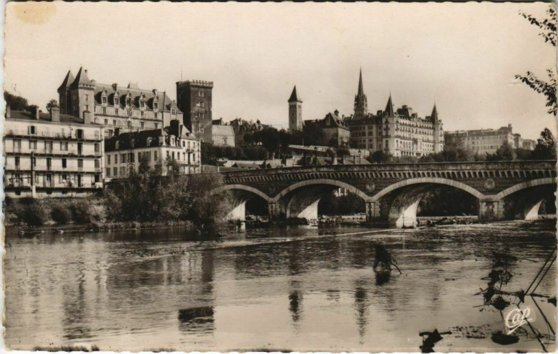 Carte postale ancienne Pau panorama et le Gave France à Pau