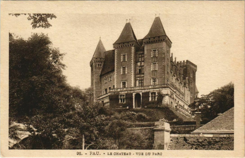 Carte postale ancienne Pau Le Chateau ,vue du parc France à Pau