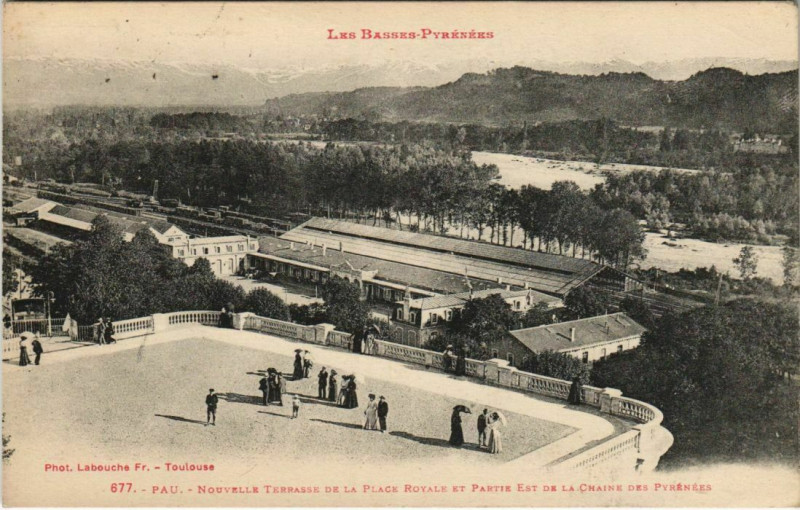 Carte postale ancienne Pau Nouvelle Terrasse de la Place Royale France à Pau